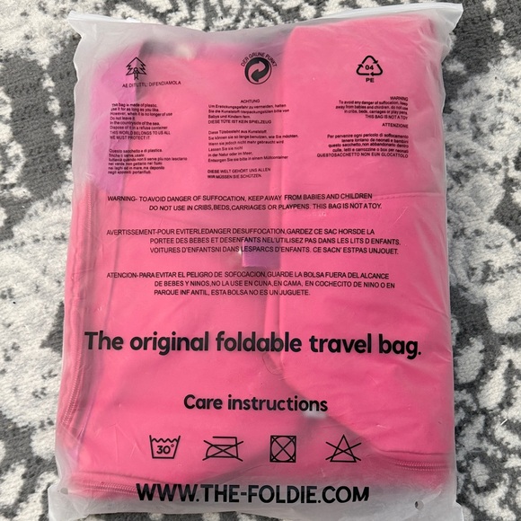 Foldie Pink Garment Bag - Picture 2 of 2